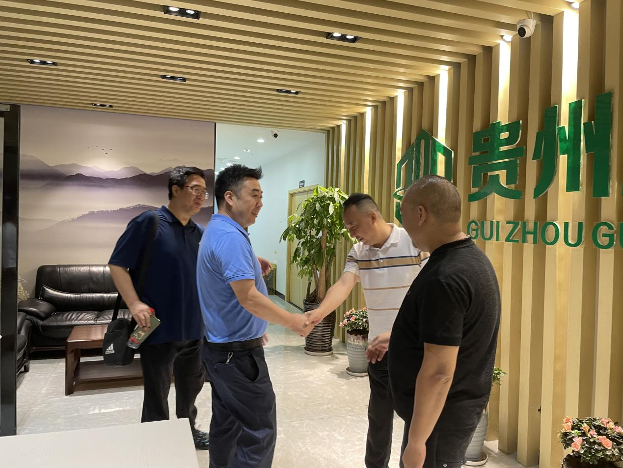 觀(guān)山湖區(qū)委人大常委會(huì)領(lǐng)導(dǎo)就構(gòu)建“親”、“清” 新型政商關(guān)系對(duì)企業(yè)發(fā)展情況 到我司進(jìn)行實(shí)地走訪(fǎng)